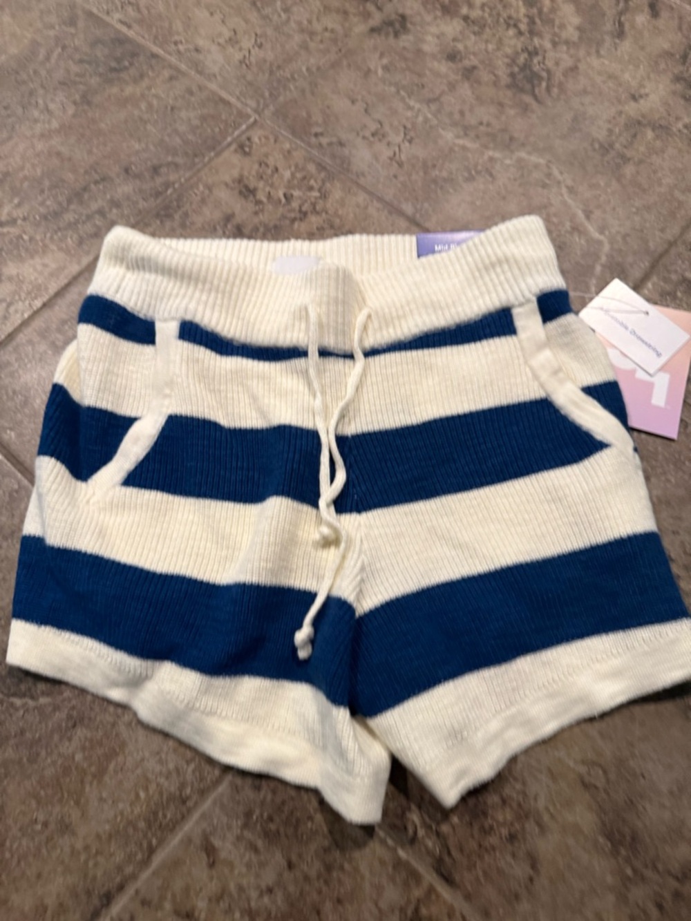 ❤️Striped mid rise Knit Lounge Shorts in Cream and peony